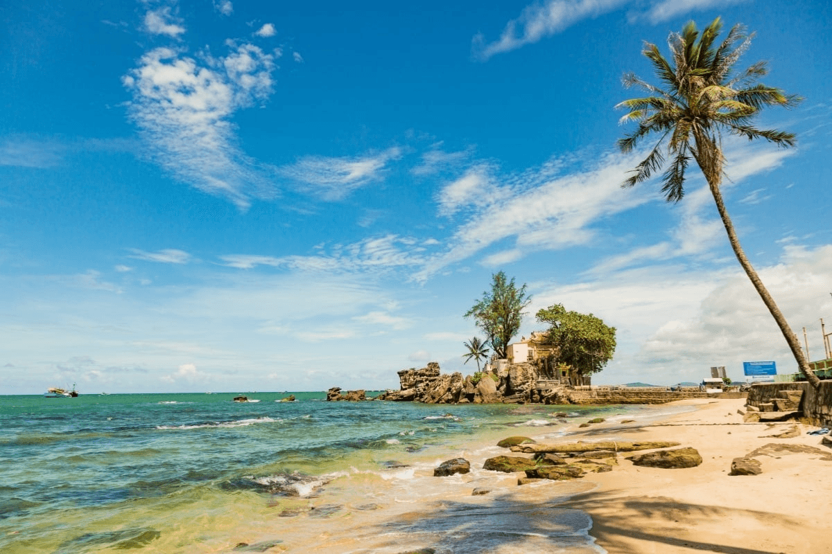 trai-nghiem-du-lich-phu-quoc-thang-8-mua-mua-7267.png